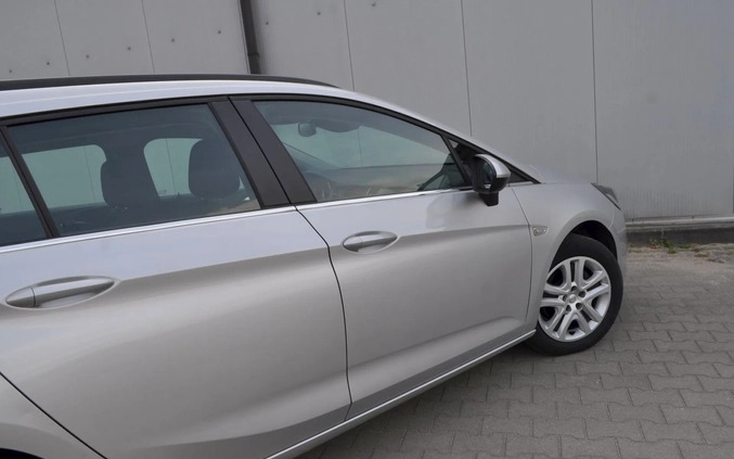 Opel Astra cena 48900 przebieg: 205000, rok produkcji 2020 z Stawiszyn małe 631